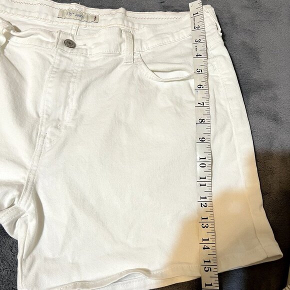 LEVI STRAUSS & CO. 515 JEANS SHORTS WHITE MID RISE SIZE 16 - Picture 6 of 11